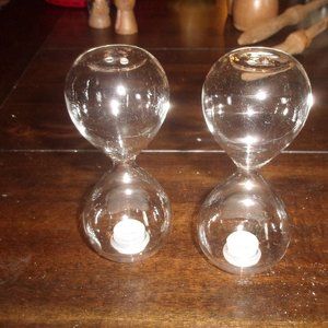 Salt pepper shakers set hourglass shape